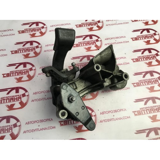 Кронштейн тросів МКПП Expert / Scudo / Jumpy 2.0HDI 2007- 240886